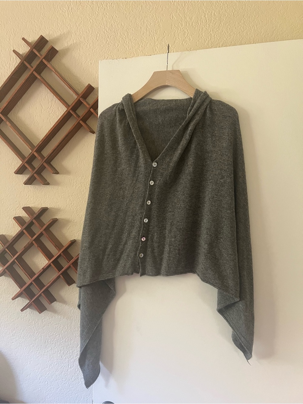 Grey Cashmere Button-Front Women's Shawl